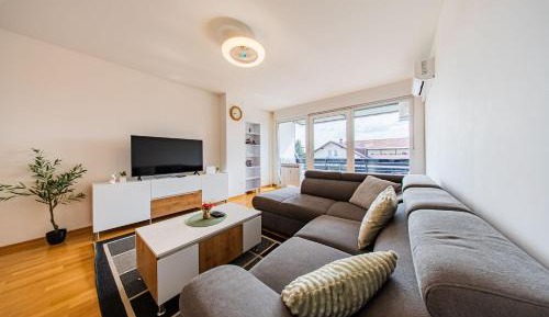 One-Bedroom Apartment with Balcony