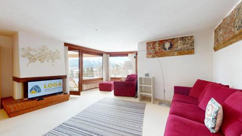 Apartment with Mountain View