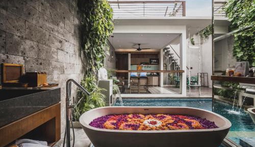 Grand One-Bedroom Villa with Private Pool & Floating Bathtub