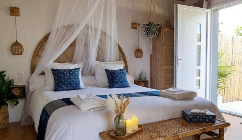 Queen Suite with Pool View