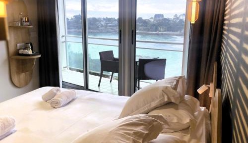 Waterfront Superior Queen Room with Terrace - Non-Smoking