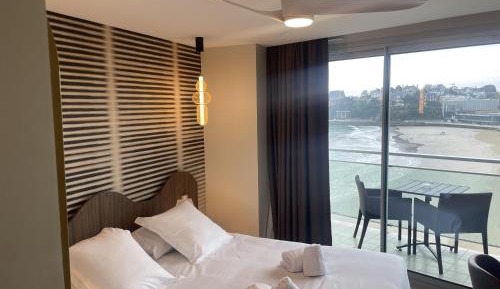 Comfort Queen Room with Balcony and Water Front - Non-Smoking