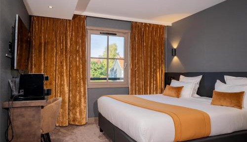 Superior King Room with City View