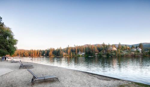 Queen Room with Two Queen Beds - River View