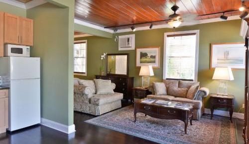 Deluxe King Suite