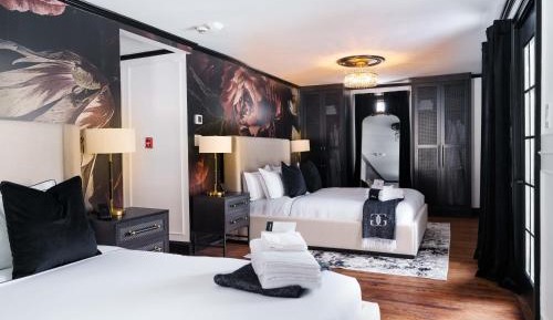 Deluxe Queen Room