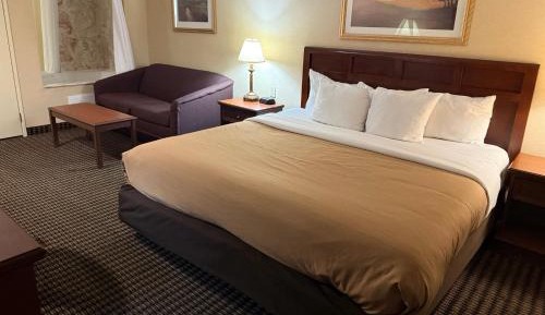 King Room with Mobility Access and Bathtub with Grab Bars, Non-Smoking