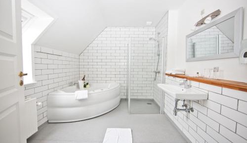 King Room with Spa Bath