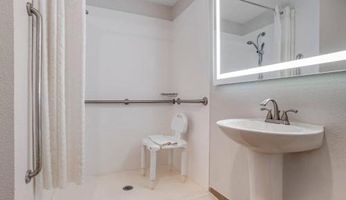 King Suite with Accessible Bath Tub - Non-Smoking