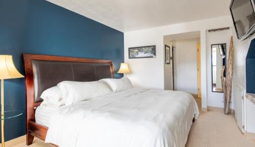 Creek Suite - King Suite with Mountain View