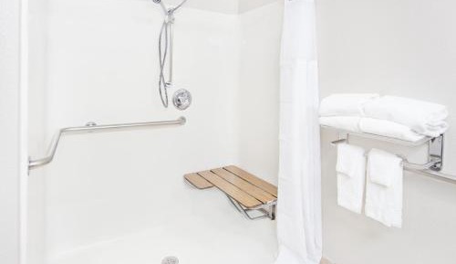 Queen Room with Two Queen Beds - Mobility Access/Non-Smoking/Non Pet Friendly