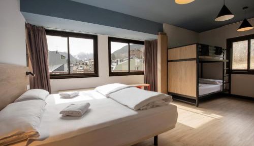 Quadruple Room with Private Bathroom