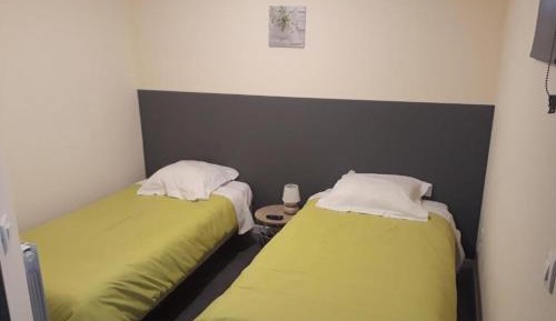 Twin Room with Shower