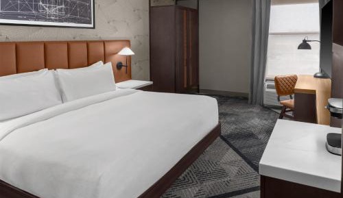 King Room with Accessible Tub - Mobility and Hearing Access