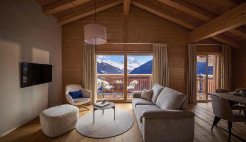 Three-Bedroom Apartment with Balcony