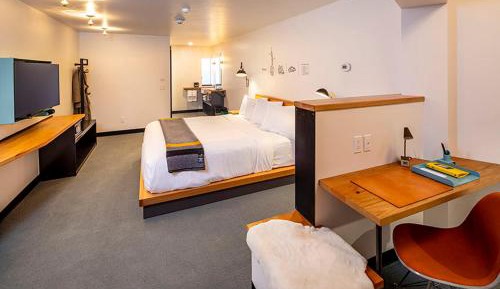 Deluxe King Room