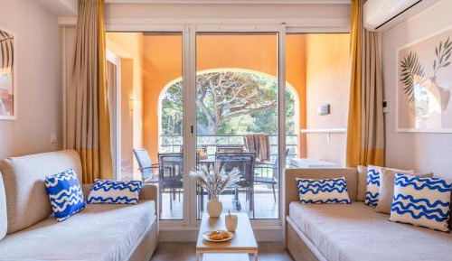 Superior One-Bedroom Apartment with Sleeping Alcove, Air Conditioning and Terrace or Balcony (6 People) - Garden View
