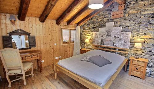 One-Bedroom Apartment with Balcony and Mountain View  