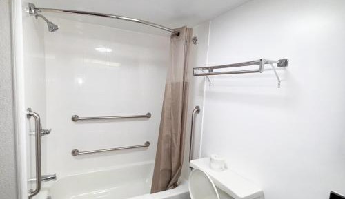 Deluxe King Room - Non-Smoking
