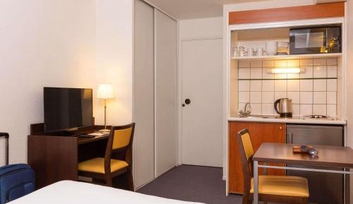 Large Studio (2 Adults)