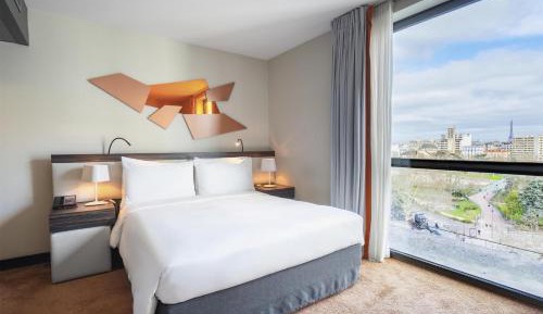 One-Bedroom King Suite with Eiffel Tower View