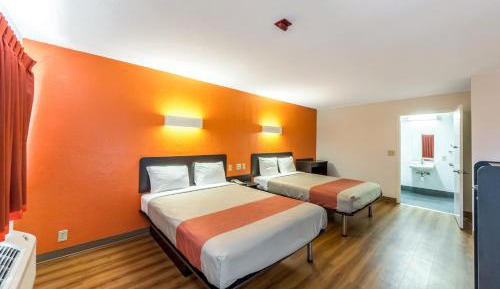 Queen Room with Two Queen Beds - Disability Access - Roll In Shower
