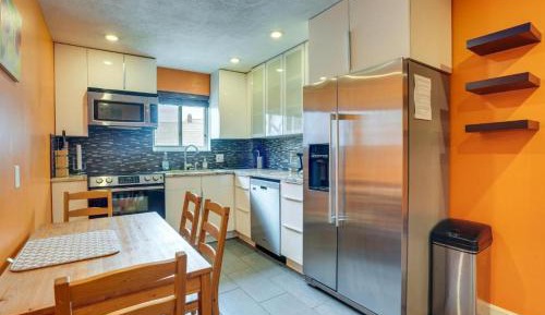 One-Bedroom Apartment with Park View