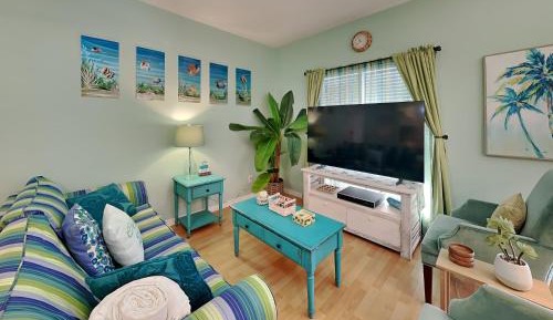 One-Bedroom Apartment with Pool View