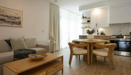 One-Bedroom Apartment with Lake View