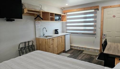 Deluxe Queen Room