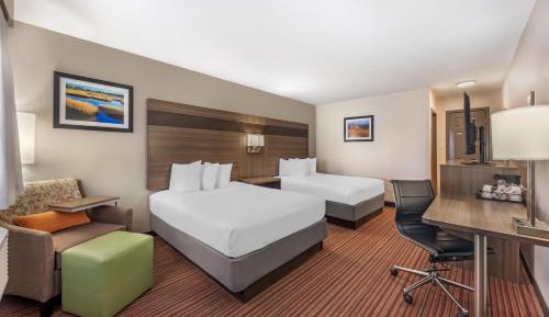 Queen Room with Two Queen Beds - Non-Smoking