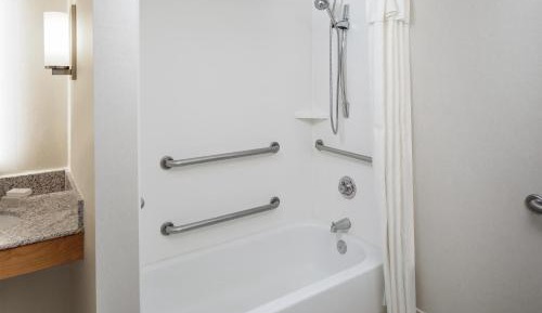 King Suite - Mobility Access/Non-Smoking