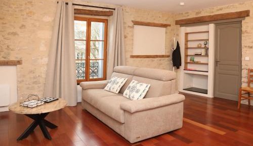 One-Bedroom Apartment with City View
