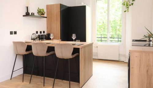 Deluxe One-Bedroom Apartment