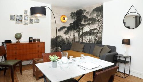 Deluxe One-Bedroom Apartment