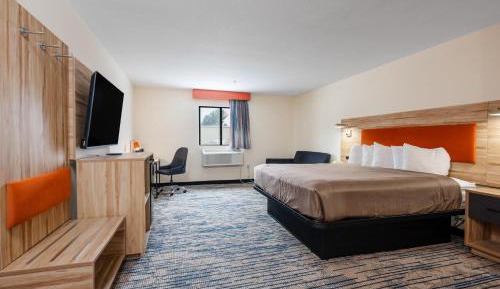 Deluxe Suite with Spa Bath