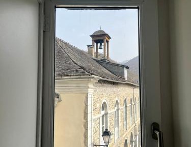 Studio with Mountain View