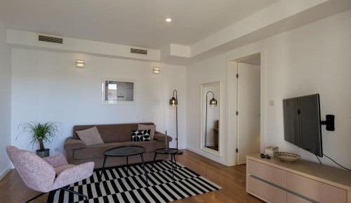One-Bedroom Apartment with Balcony