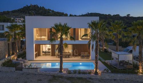 Villa with Private Pool - W - Waterfront