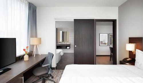 One-Bedroom King Suite