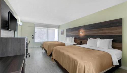 Queen Room with Two Queen Beds - Non-Smoking