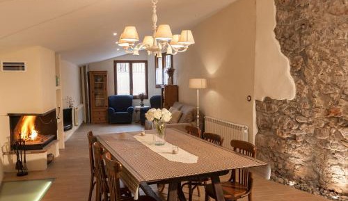 Three-Bedroom Apartment with Mountain View