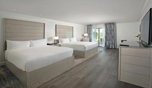Deluxe Queen Room