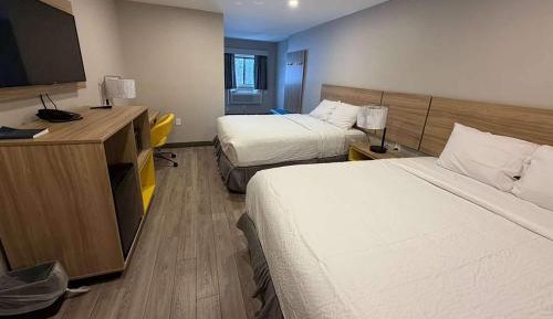 Queen Room with Two Queen Beds - Non-Smoking