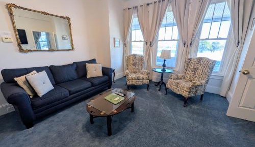 Deluxe Double Room (2 Adults + 1 Child)