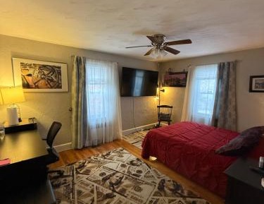 Queen Room with Shared Bathroom
