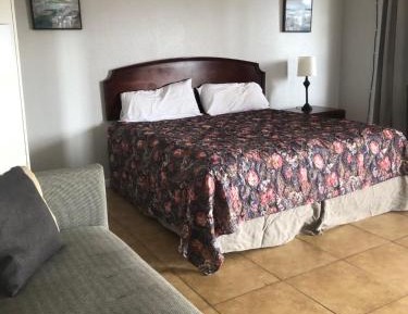 Deluxe Queen Suite
