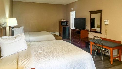 2 Queen Beds | Non-Smoking