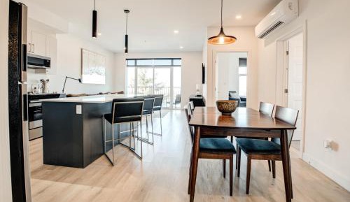 Two-Bedroom Deluxe Apartment with Balcony