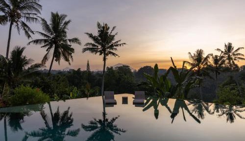 Four-Bedroom Villa with Jungle View and Private Pool